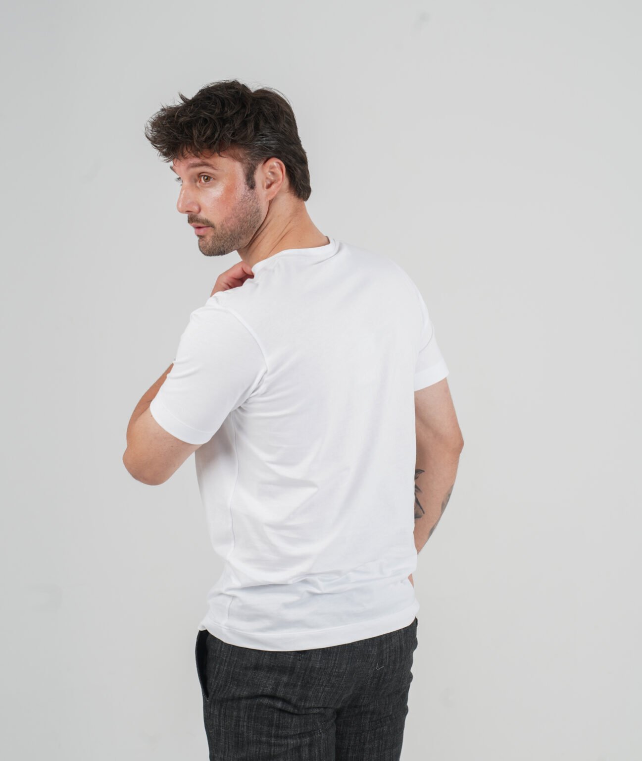 T-shirt i bardhe thumbnail 2