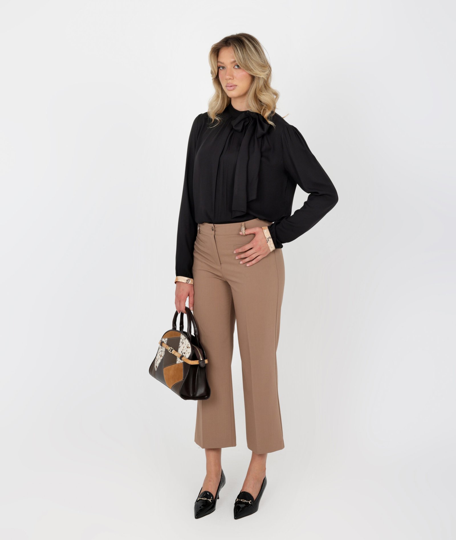 Pantallona bazike per femra camel